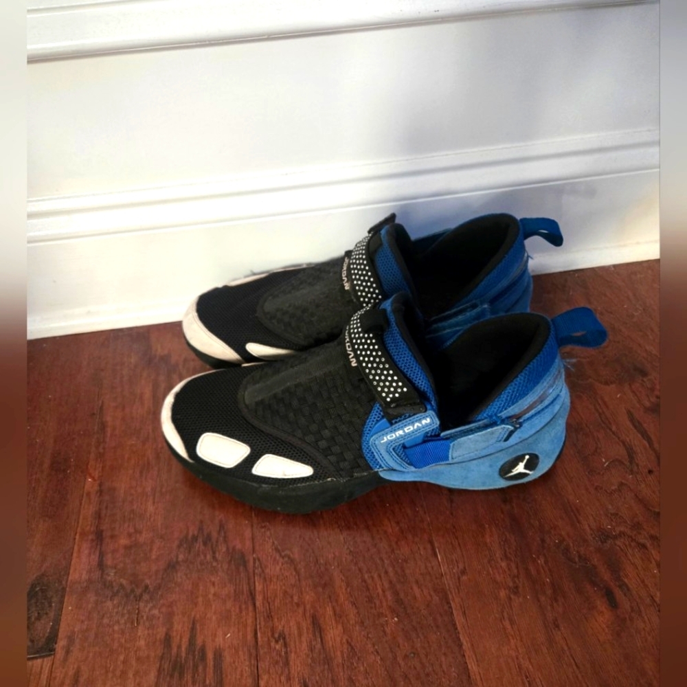Nike Jordan Air Trunner Black and Electrical Blue with white details Size 11 - Picture 6 of 6